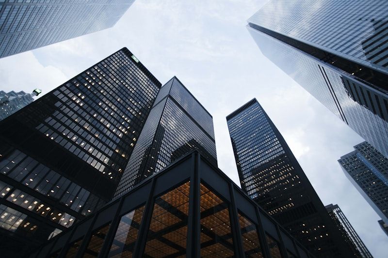 物业公司还在被投诉管理混乱？AI智慧楼宇系统一年省下40%运营成本的真相